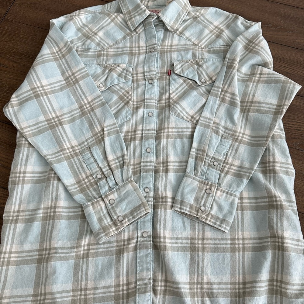 Levi's long sleeve, pearl snap button Gray and Blue Plaid Casual Shirt - Picture 7 of 7